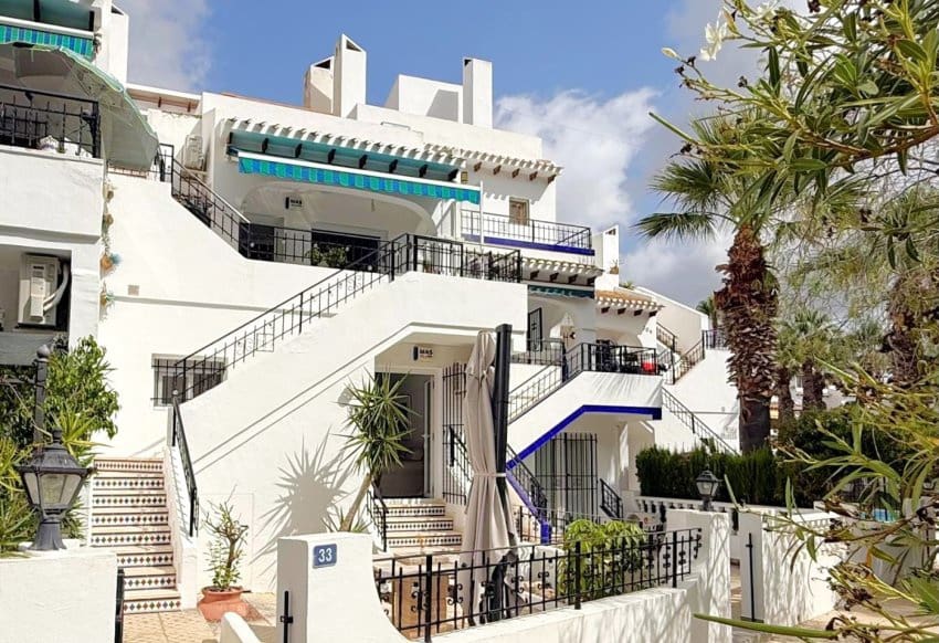 Casa de 4 habitaciones en Villamartin en venta con piscina - 325.000 € (Ref: 10014169)