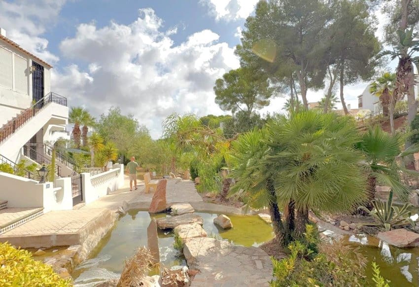 Casa de 4 habitaciones en Villamartin en venta con piscina - 325.000 € (Ref: 10014169)