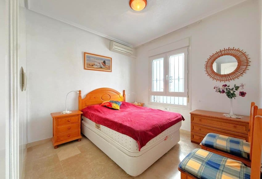 2 soverom Leilighet til salgs i Villamartin med svømmebasseng garasje - € 209 900 (Ref: 10016747)