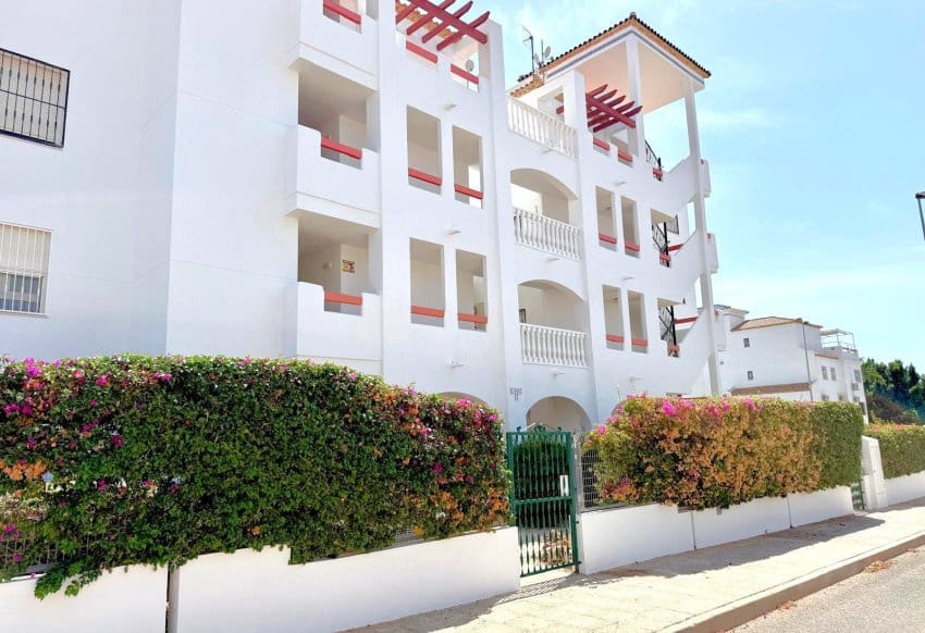 2 soverom Leilighet til salgs i Villamartin med svømmebasseng garasje - € 209 900 (Ref: 10016747)