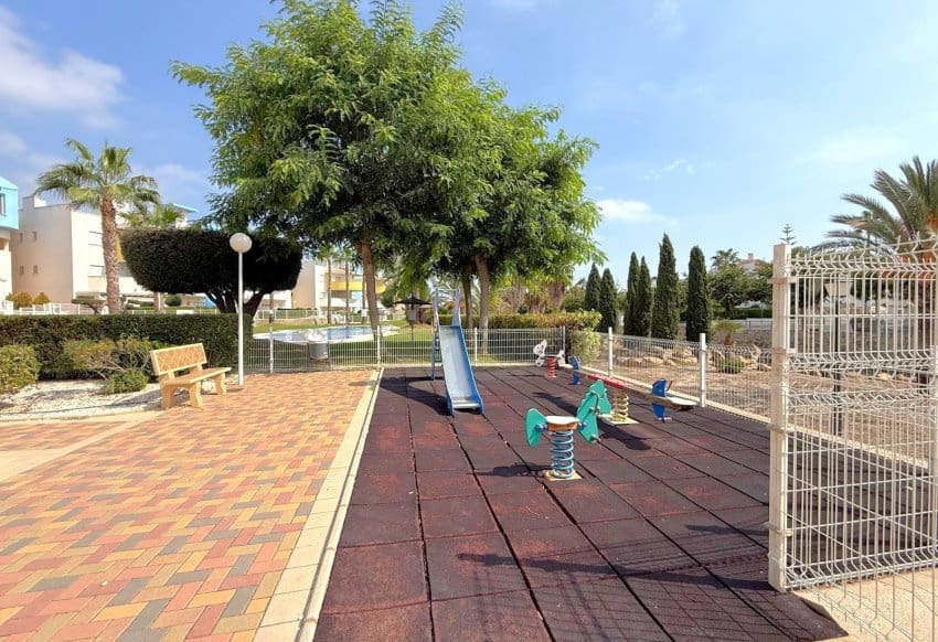 2 soveværelse Lejlighed til salg i Villamartin med swimmingpool garage - € 279.000 (Ref: 10084948)