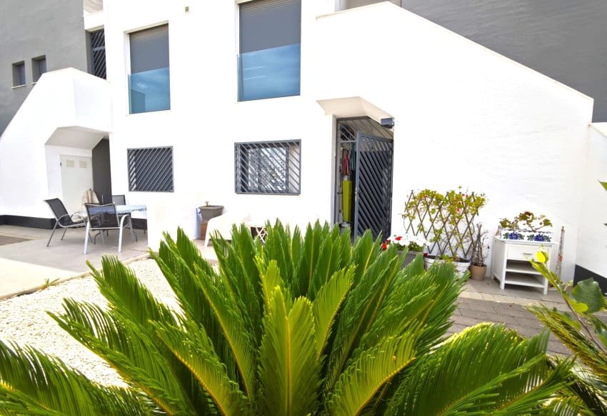 Apartamento de 2 habitaciones en La Zenia en venta con piscina garaje - 267.500 € (Ref: 10095369)