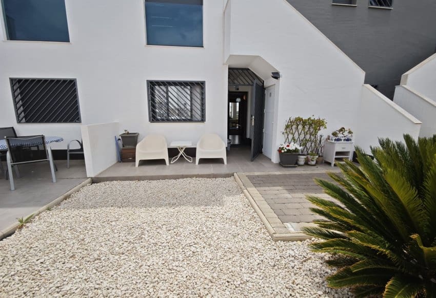 Apartamento de 2 habitaciones en La Zenia en venta con piscina garaje - 267.500 € (Ref: 10095369)