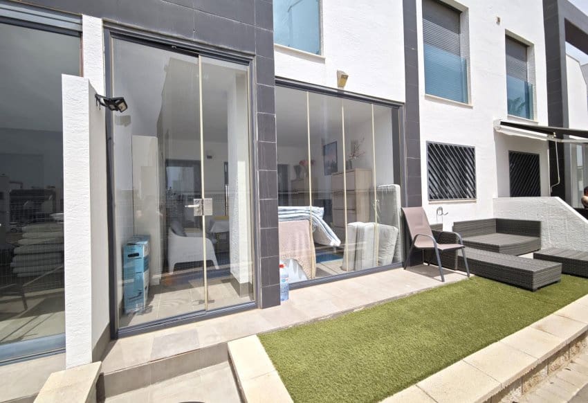 Apartamento de 2 habitaciones en La Zenia en venta con piscina garaje - 267.500 € (Ref: 10095369)