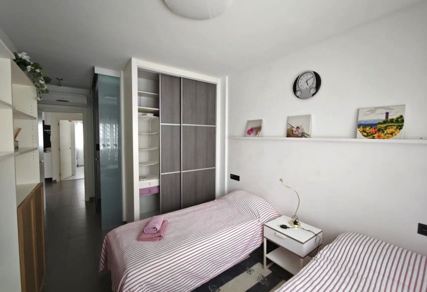Apartamento de 2 habitaciones en La Zenia en venta con piscina garaje - 267.500 € (Ref: 10095369)