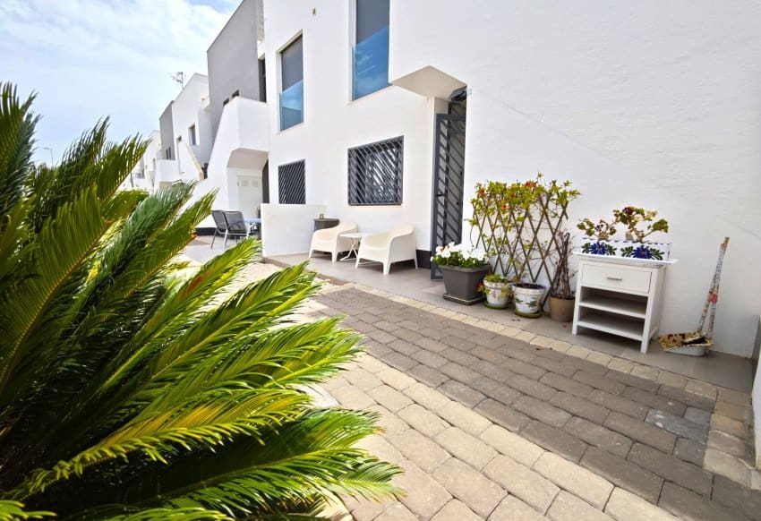 Apartamento de 2 habitaciones en La Zenia en venta con piscina garaje - 267.500 € (Ref: 10095369)
