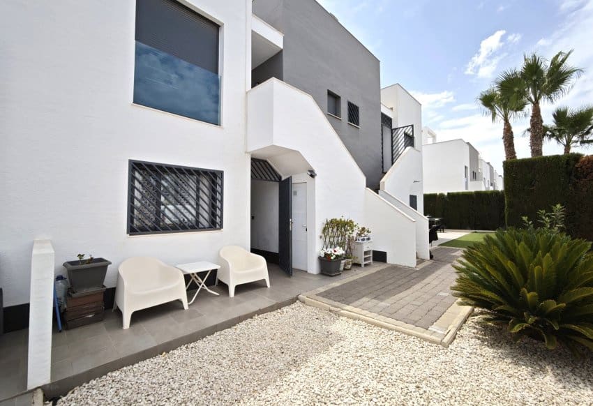 Apartamento de 2 habitaciones en La Zenia en venta con piscina garaje - 267.500 € (Ref: 10095369)