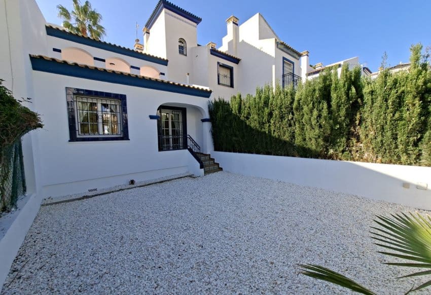 2 slaapkamer Bungalow te koop in Villamartin met zwembad - € 198.000 (Ref: 10095371)