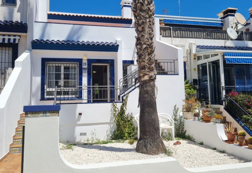 2 slaapkamer Bungalow te koop in Villamartin met zwembad - € 198.000 (Ref: 10095371)