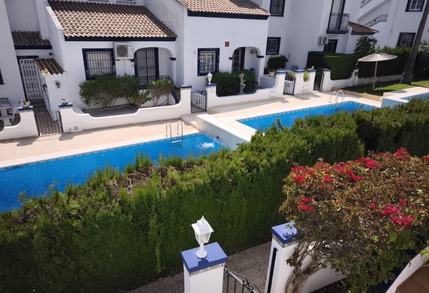 2 slaapkamer Bungalow te koop in Villamartin met zwembad - € 198.000 (Ref: 10095371)