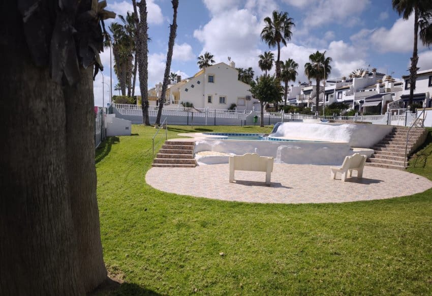 2 slaapkamer Bungalow te koop in Villamartin met zwembad - € 198.000 (Ref: 10095371)