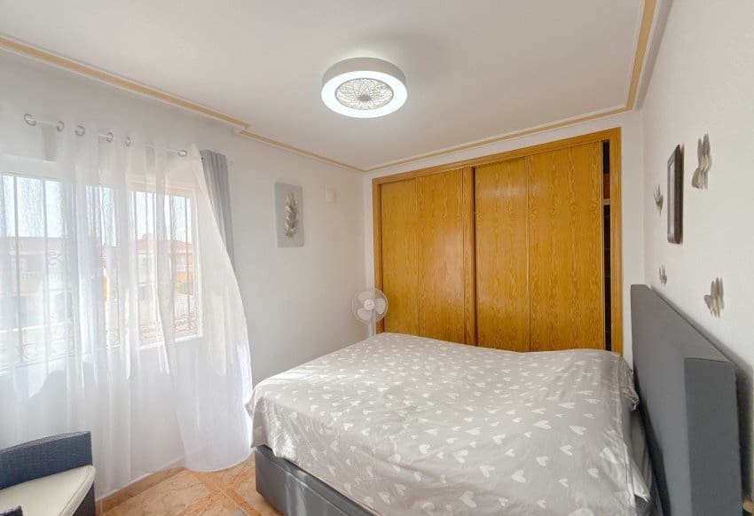 2 Zimmer Apartment zu verkaufen in Cabo Roig mit Pool Garage - 179.950 € (Ref: 10095374)