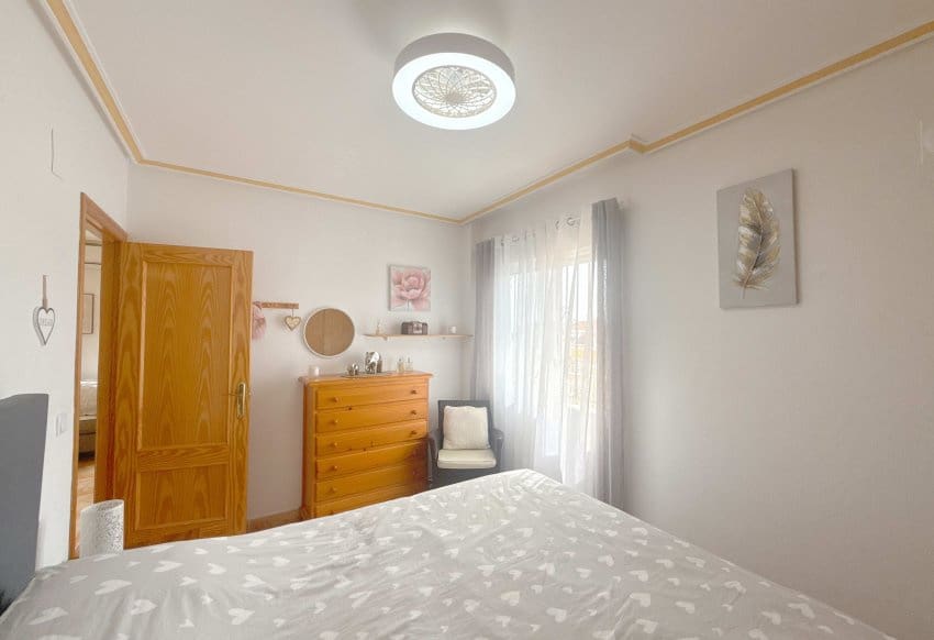 2 Zimmer Apartment zu verkaufen in Cabo Roig mit Pool Garage - 179.950 € (Ref: 10095374)