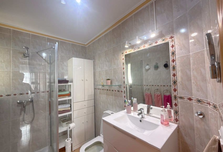 2 Zimmer Apartment zu verkaufen in Cabo Roig mit Pool Garage - 179.950 € (Ref: 10095374)