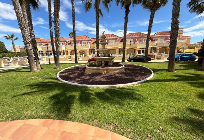 3 sovrum Hus till salu i La Zenia med pool garage - 269 950 € (Ref: 10158303)