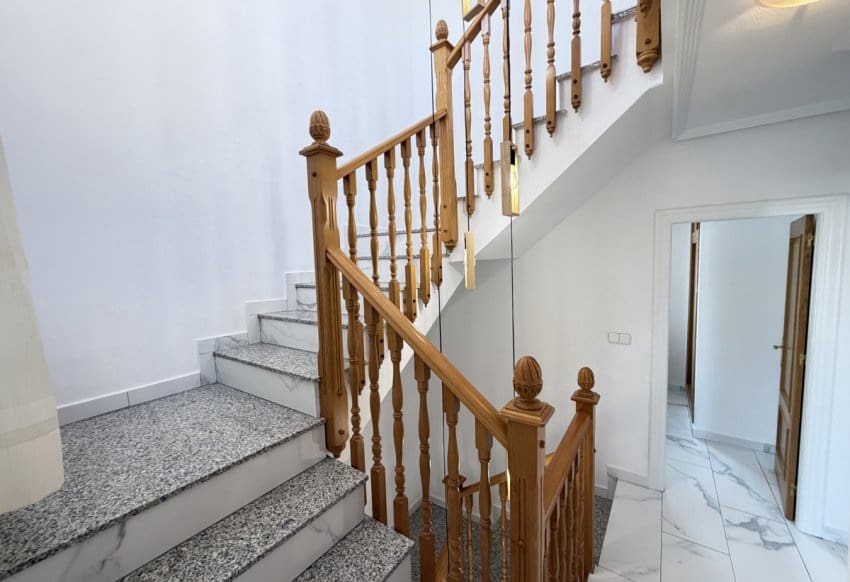 5 soveværelse Villa til salg i Villamartin med swimmingpool - € 450.000 (Ref: 10158304)