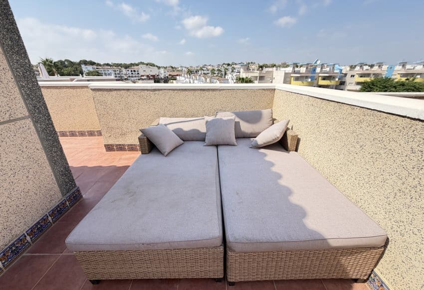 5 soveværelse Villa til salg i Villamartin med swimmingpool - € 450.000 (Ref: 10158304)