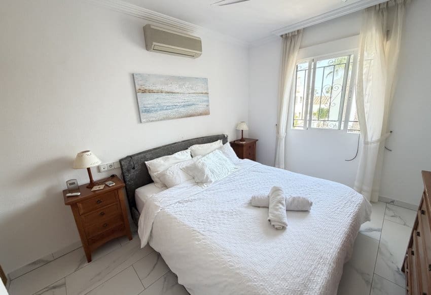 5 soveværelse Villa til salg i Villamartin med swimmingpool - € 450.000 (Ref: 10158304)