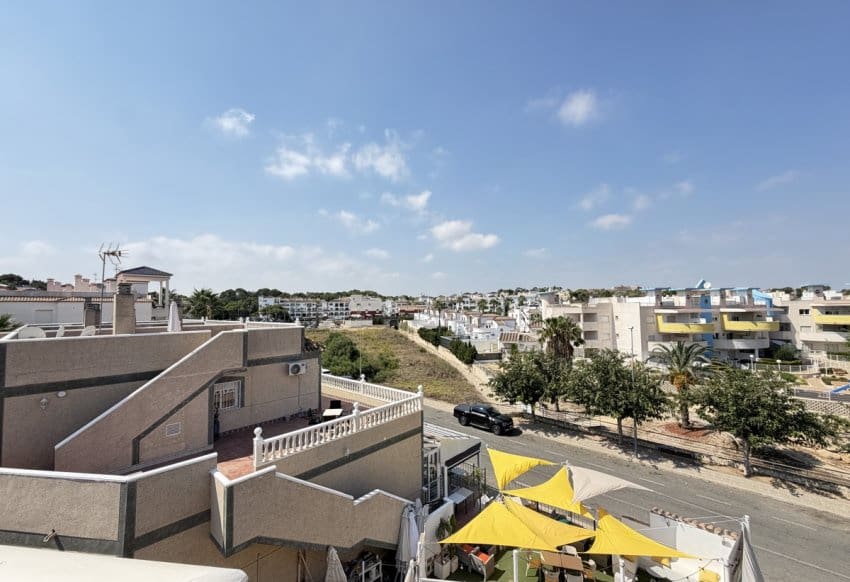 5 soveværelse Villa til salg i Villamartin med swimmingpool - € 450.000 (Ref: 10158304)