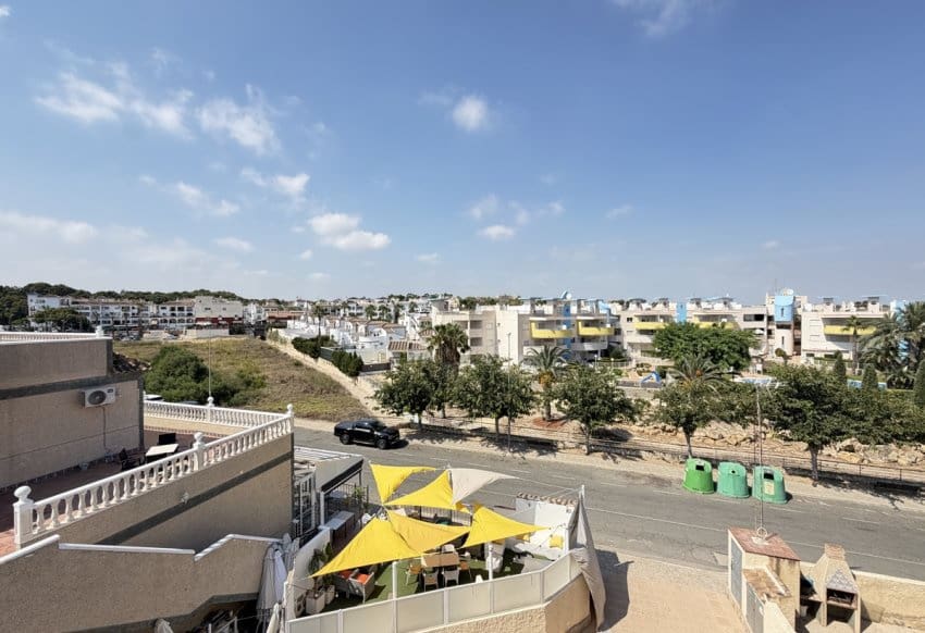 5 soveværelse Villa til salg i Villamartin med swimmingpool - € 450.000 (Ref: 10158304)