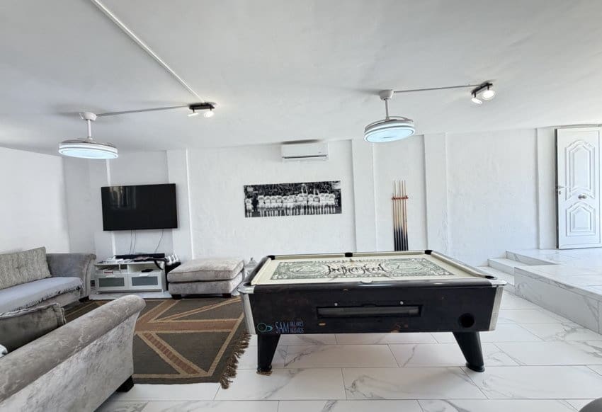 5 soveværelse Villa til salg i Villamartin med swimmingpool - € 450.000 (Ref: 10158304)