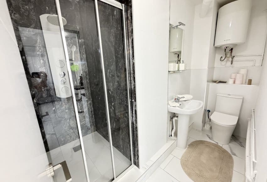 5 soveværelse Villa til salg i Villamartin med swimmingpool - € 450.000 (Ref: 10158304)