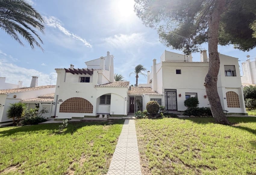 2 bedroom Bungalow for sale in Villamartin - € 269,995 (Ref: 10158305)