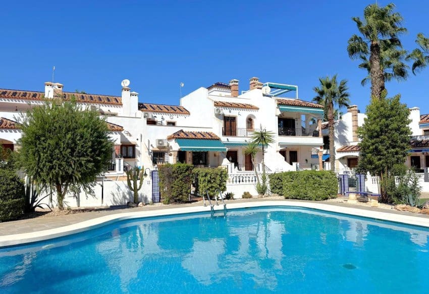 3 bedroom Townhouse for sale in Villamartin with pool - € 299,000 (Ref: 10170373)