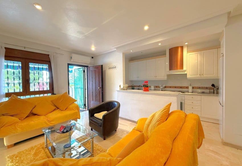 3 bedroom Townhouse for sale in Villamartin with pool - € 299,000 (Ref: 10170373)