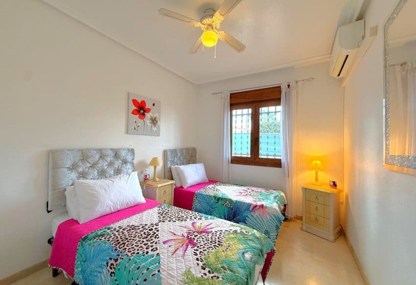 3 bedroom Townhouse for sale in Villamartin with pool - € 299,000 (Ref: 10170373)