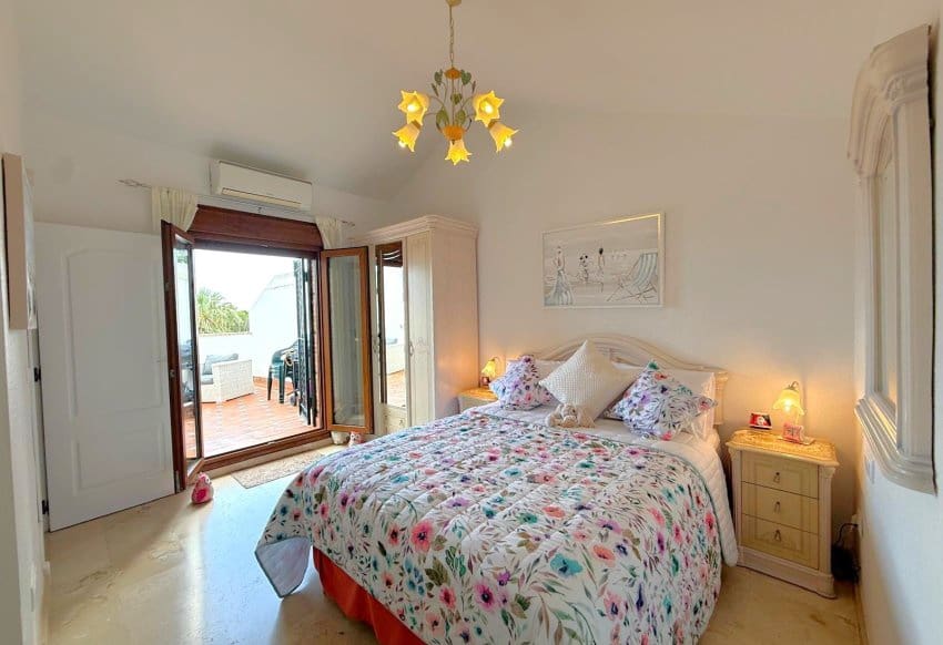 3 bedroom Townhouse for sale in Villamartin with pool - € 299,000 (Ref: 10170373)