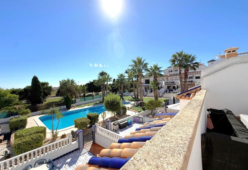 3 bedroom Townhouse for sale in Villamartin with pool - € 299,000 (Ref: 10170373)