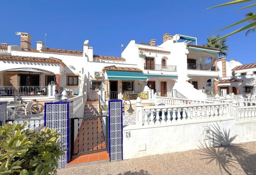 3 bedroom Townhouse for sale in Villamartin with pool - € 299,000 (Ref: 10170373)