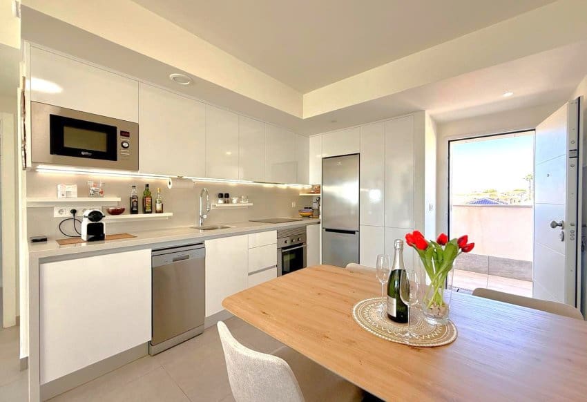 Apartamento de 2 habitaciones en Villamartin en venta con piscina garaje - 335.000 € (Ref: 10172900)