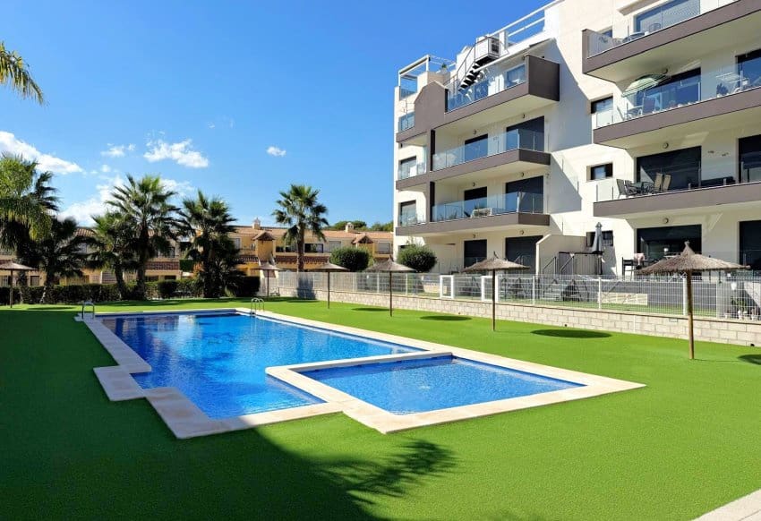 Apartamento de 2 habitaciones en Villamartin en venta con piscina garaje - 335.000 € (Ref: 10172900)