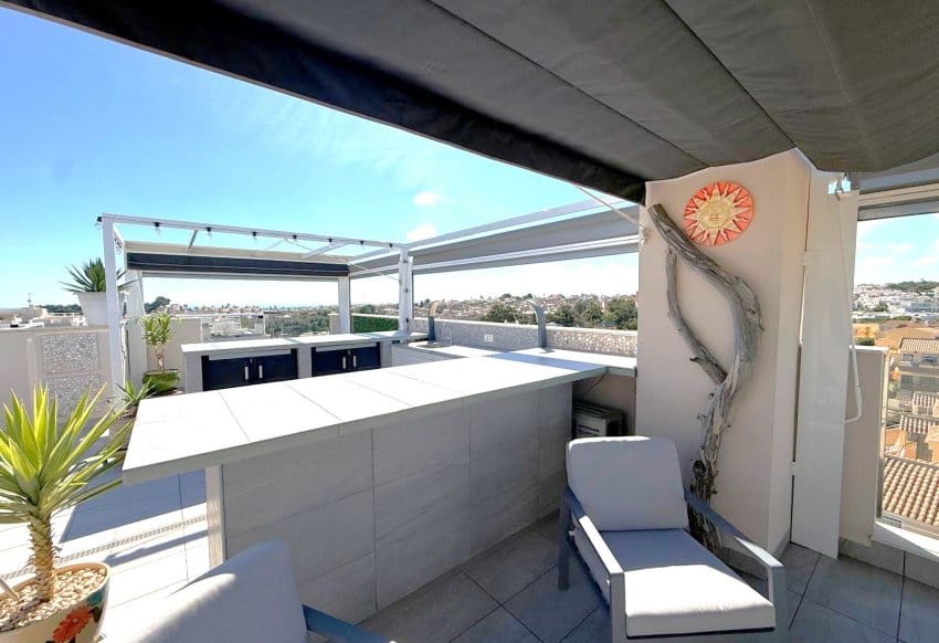 Apartamento de 2 habitaciones en Villamartin en venta con piscina garaje - 335.000 € (Ref: 10172900)