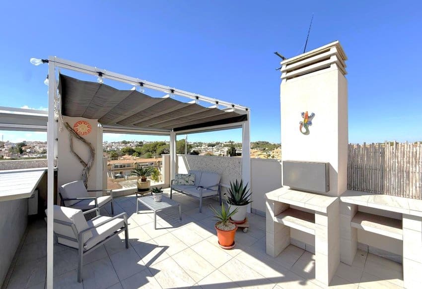 Apartamento de 2 habitaciones en Villamartin en venta con piscina garaje - 335.000 € (Ref: 10172900)
