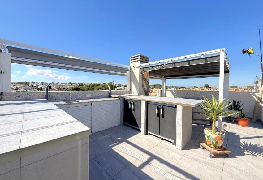 Apartamento de 2 habitaciones en Villamartin en venta con piscina garaje - 335.000 € (Ref: 10172900)