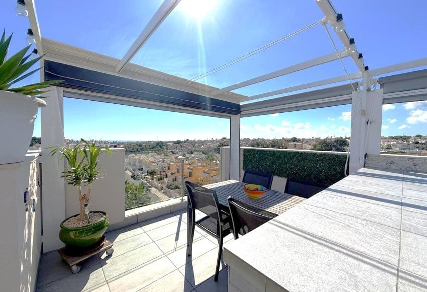 Apartamento de 2 habitaciones en Villamartin en venta con piscina garaje - 335.000 € (Ref: 10172900)