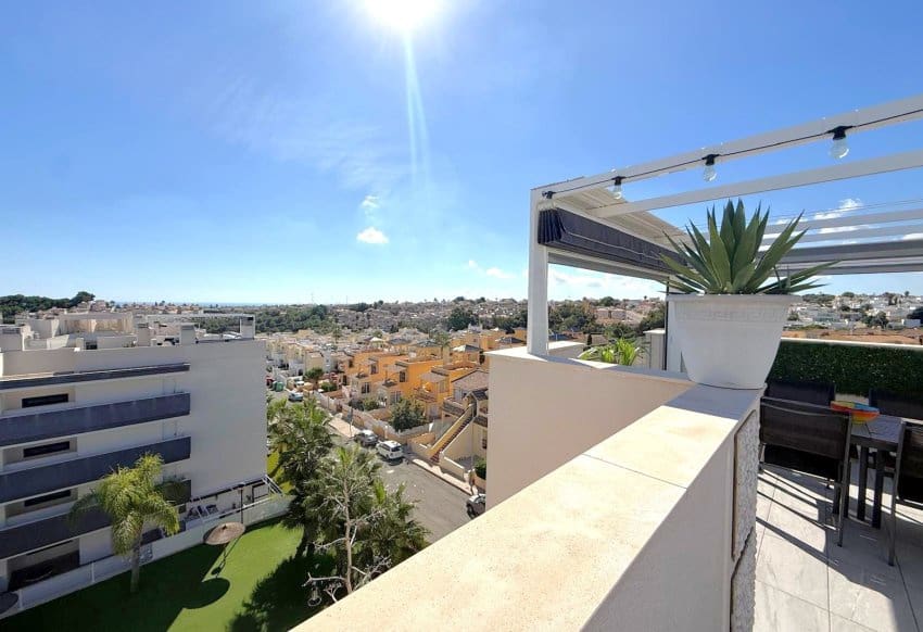 Apartamento de 2 habitaciones en Villamartin en venta con piscina garaje - 335.000 € (Ref: 10172900)