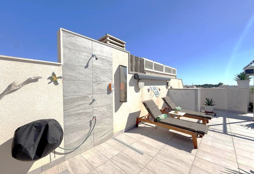 Apartamento de 2 habitaciones en Villamartin en venta con piscina garaje - 335.000 € (Ref: 10172900)