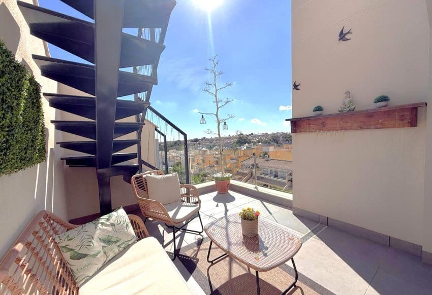 Apartamento de 2 habitaciones en Villamartin en venta con piscina garaje - 335.000 € (Ref: 10172900)