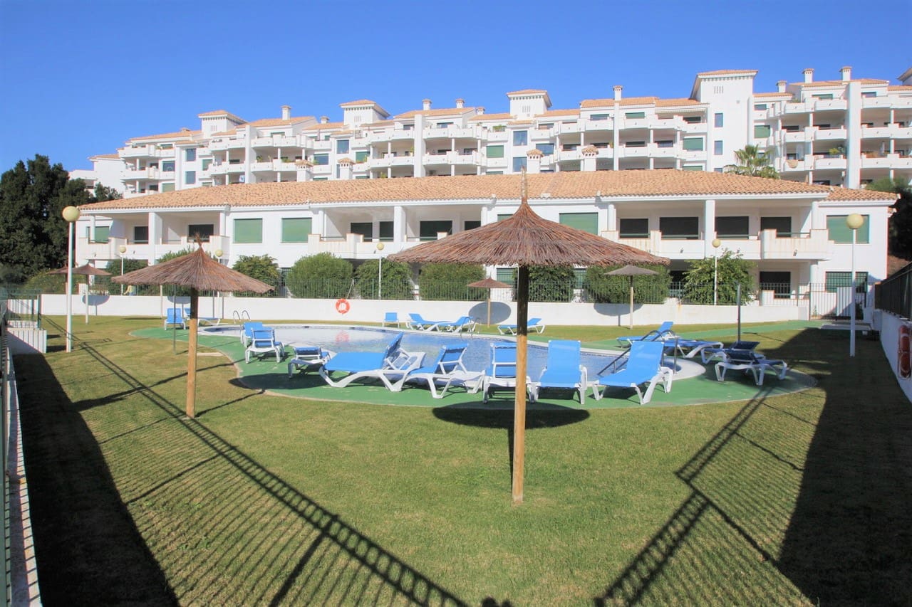 2 bedroom Apartment for sale in Campoamor, Orihuela with pool garage