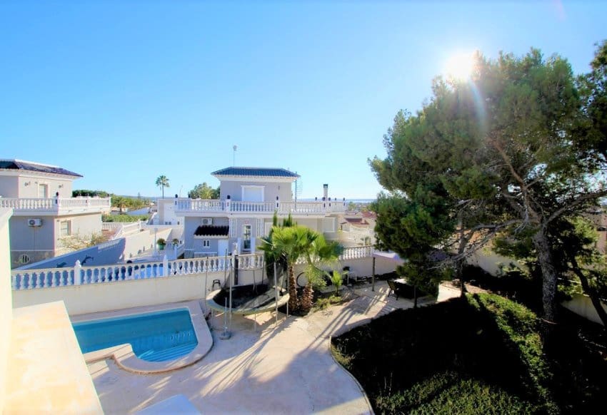 3 bedroom Villa for sale in Ciudad Quesada with pool - € 620,000 (Ref: 8038708)