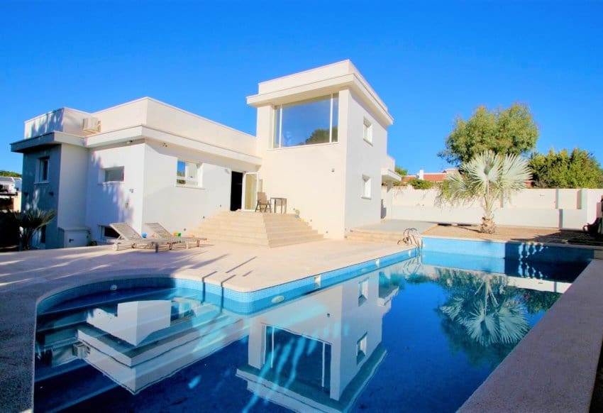 3 bedroom Villa for sale in Ciudad Quesada with pool - € 620,000 (Ref: 8038708)