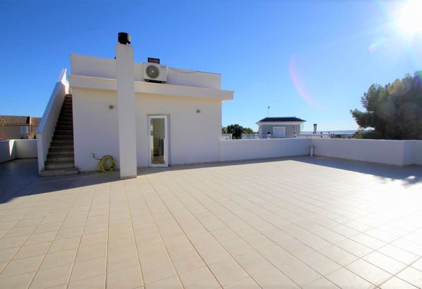 3 bedroom Villa for sale in Ciudad Quesada with pool - € 620,000 (Ref: 8038708)