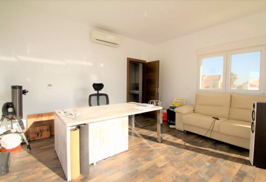 3 bedroom Villa for sale in Ciudad Quesada with pool - € 620,000 (Ref: 8038708)