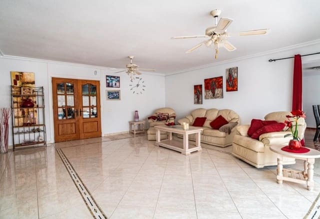 4 soverom Villa til salgs i Villamartin, Orihuela med svømmebasseng - € 650 000 (Ref: 8956917)