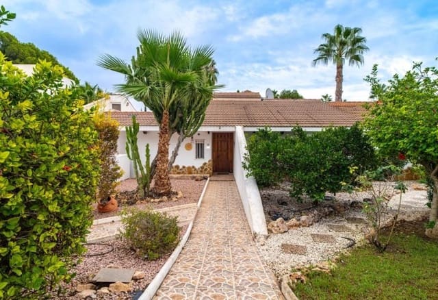 4 bedroom Villa for sale in Villamartin, Orihuela with pool - € 825,000 (Ref: 8956917)