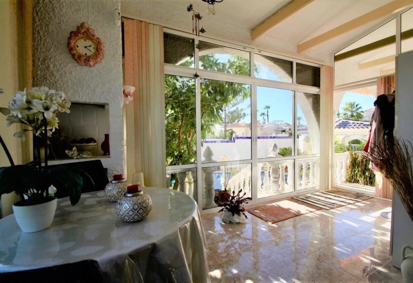 6 bedroom Villa for sale in Villamartin with pool - € 469,000 (Ref: 9004578)